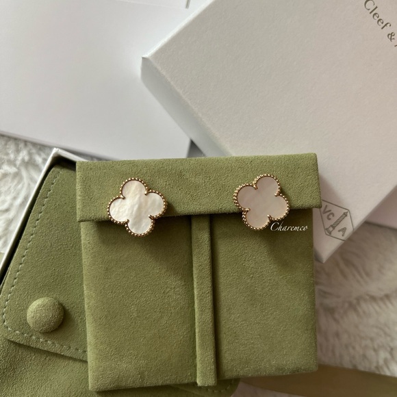 Van Cleef & Arpels Jewelry - BNew✨ Van Cleef & Arpels MAGIC Alhambra 18K Yellow Gold Mother Pearl Earrings